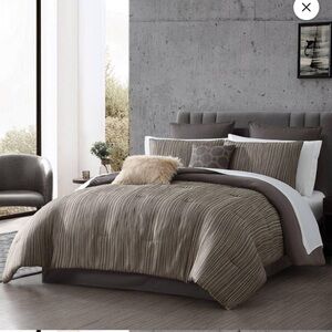 Clearance $75 final price NEW Hallmark Jacquard Brown Bedding 12 pc Set in Brown